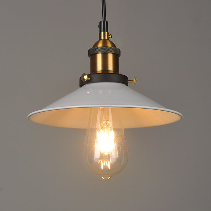Moodly Loft pendant light – detail of the socket and bulb