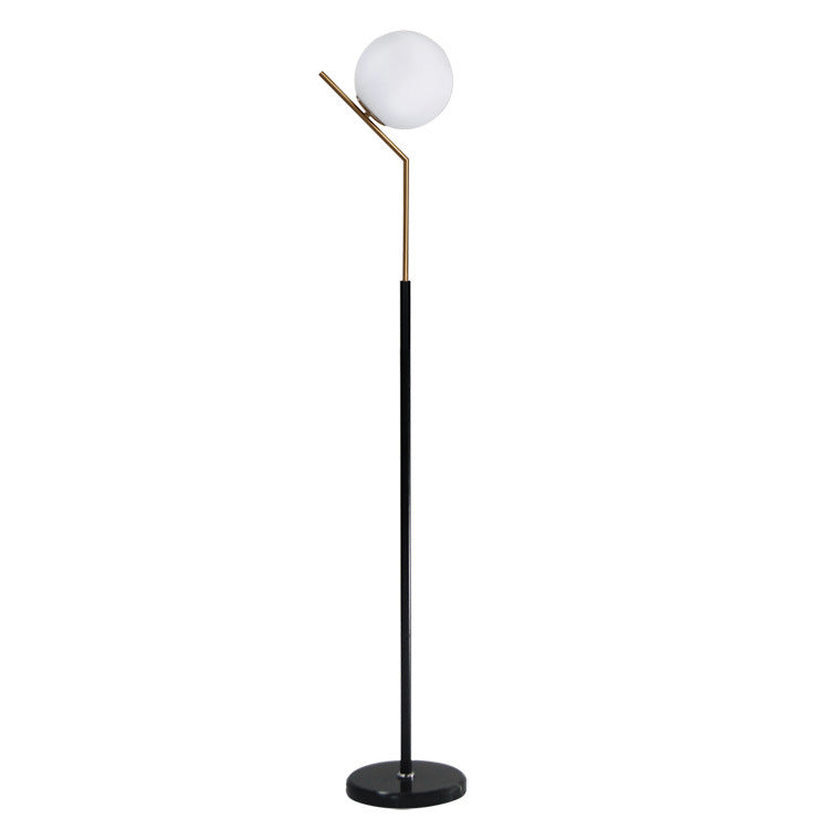 Moodly Luna – stojací lampa s opálovou koulí